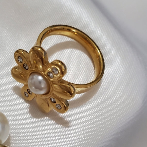 18K Gold Plated  White Natural Pearl Flowers Set - Picture 4 of 6